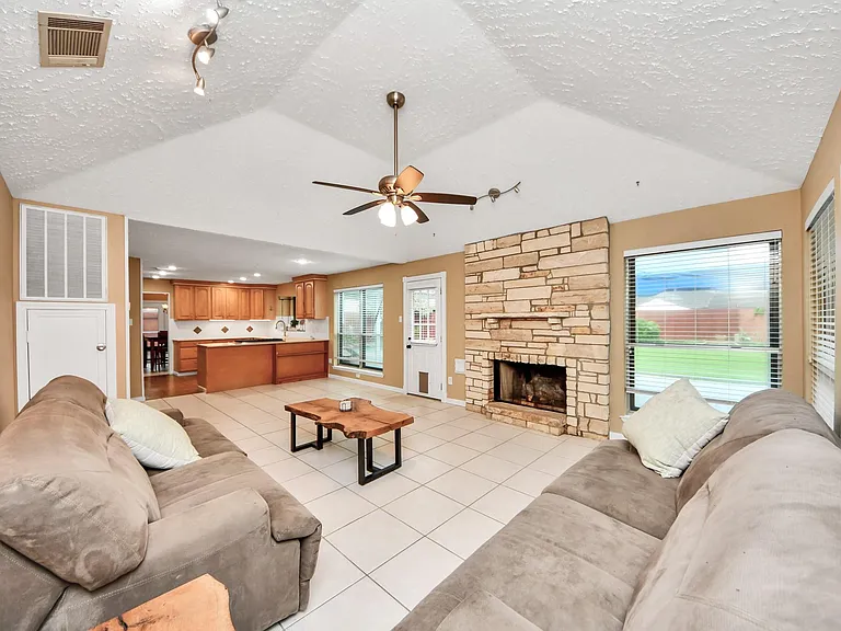 3310 Little Farms Ct — Photo 8