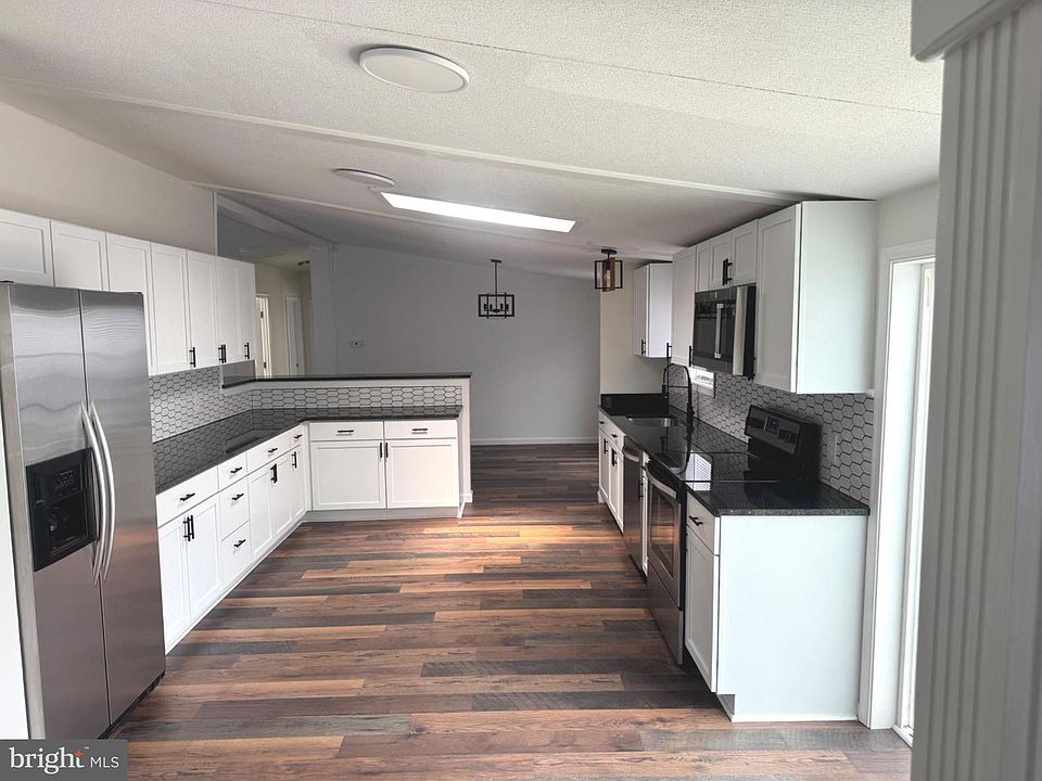 1st image of 453 Royal Crest Dr