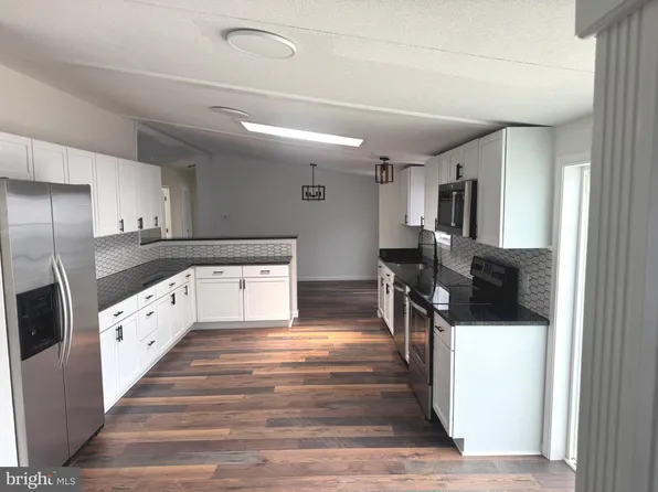 453 Royal Crest Dr, Martinsburg, WV 25401