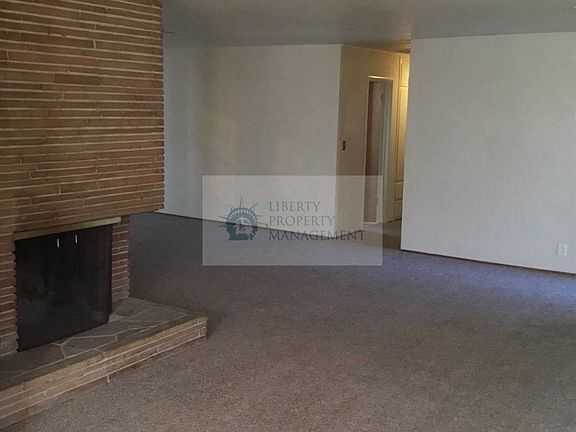 4th image of 1402 Oakwood Dr