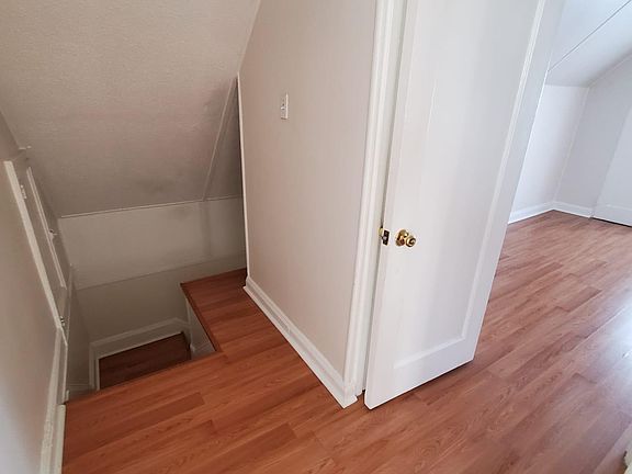 5th image of 166 Beechwood Ave APT 2