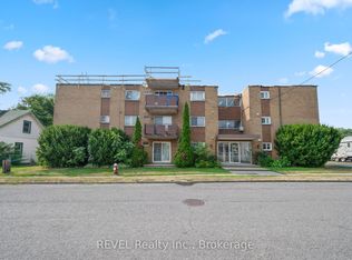 5964 Barker St #14, Niagara Falls, ON L2G 1Y4
