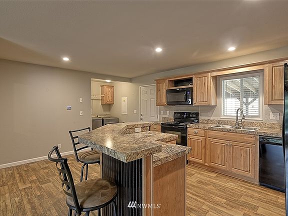 Kitchen with Island bar