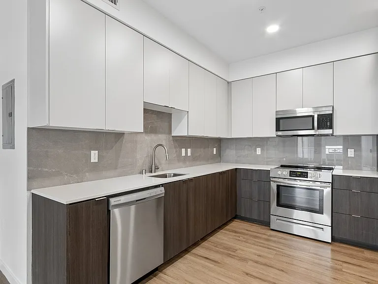 Maxwell Apartments — Photo 37