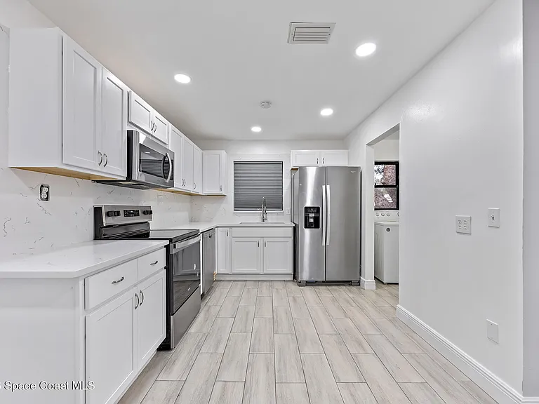 419 Marquis St — Photo 9
