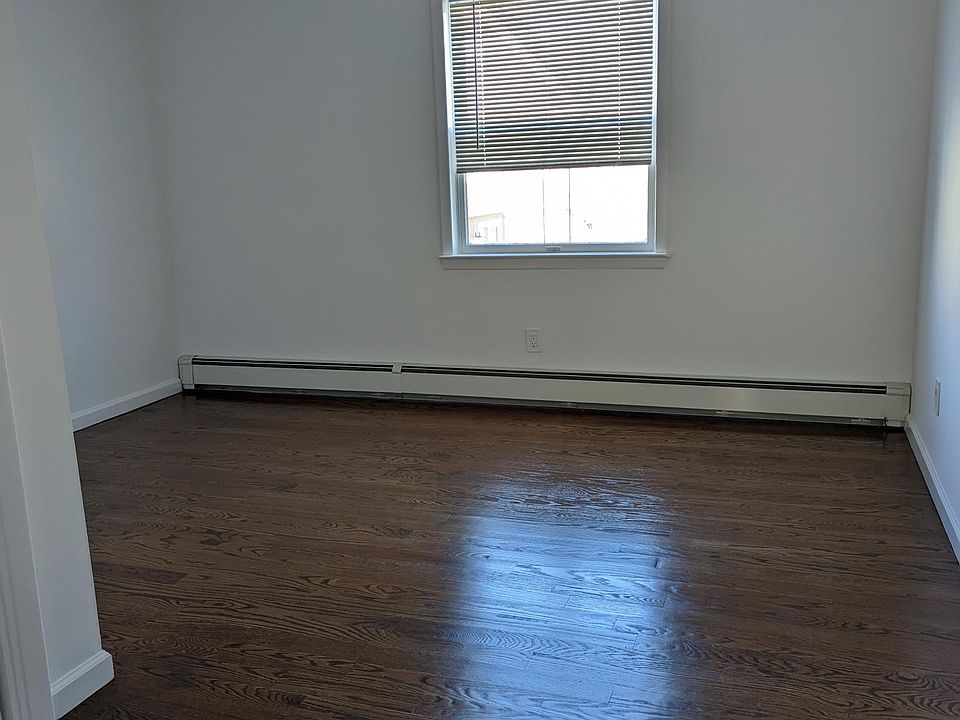 2nd image of 25 Parkview Ave #1