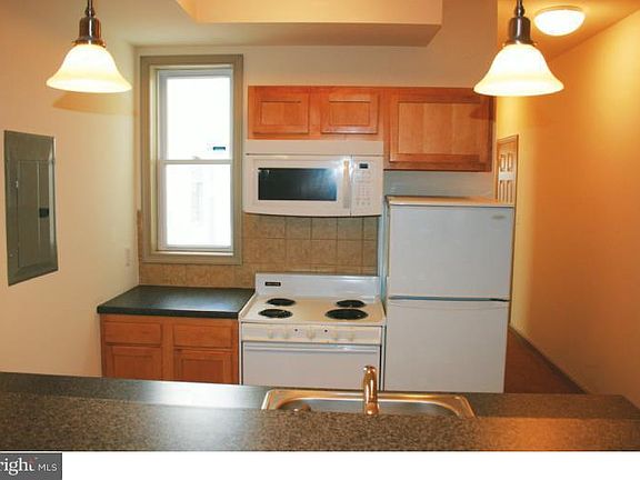 2nd image of 1607 W Oxford St APT 2