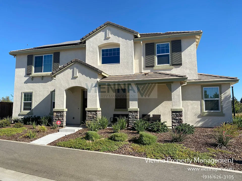 1818 Salerno Pl