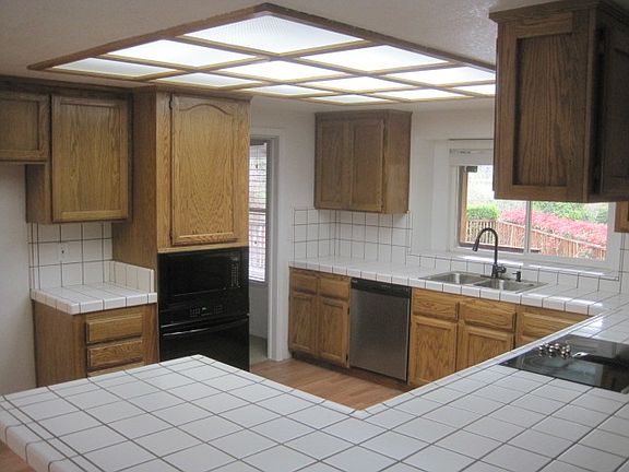 2nd image of 204 Golden Hill Ct