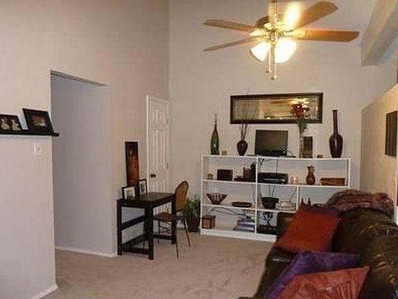 4th image of 4808 Rollingwood Ct