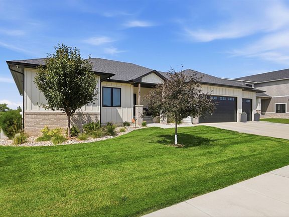 3rd image of 5503 W Colonial Ct