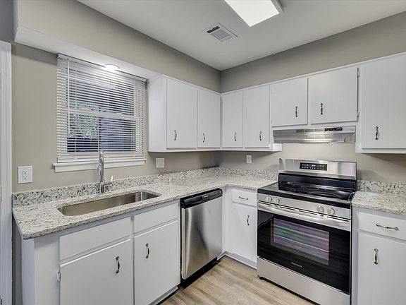 3rd image of 310 W Buena Vista Ave
