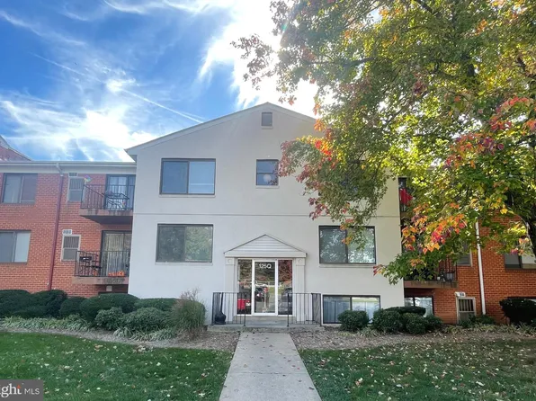 125 Driveway Clubhouse Q, Leesburg, VA 20175