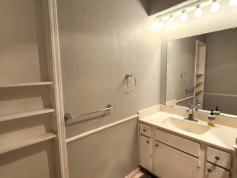 6704 N Meridian Ave #A — Photo 28