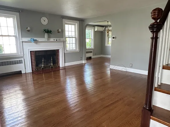 14 Harwood Rd, Natick, MA 01760