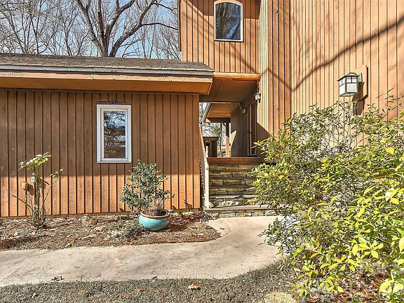 5th image of 3310 Windbluff Dr