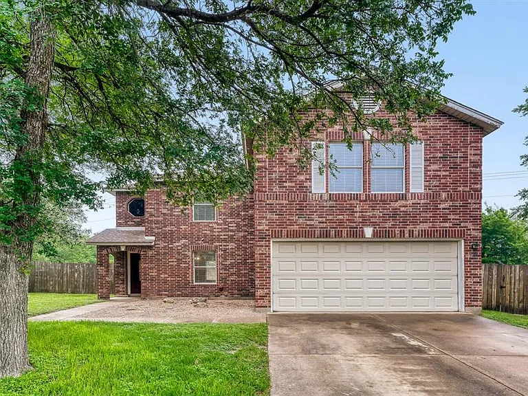 928 Justeford Dr — Photo 2