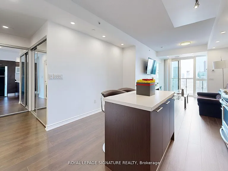 386 Yonge St #4508 — Photo 15