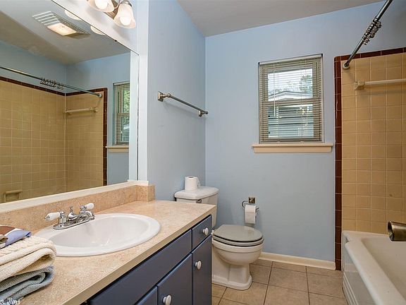 3rd image of 108 Glen Dr