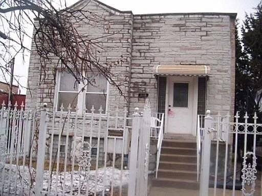 2nd image of 3115 S Karlov Ave