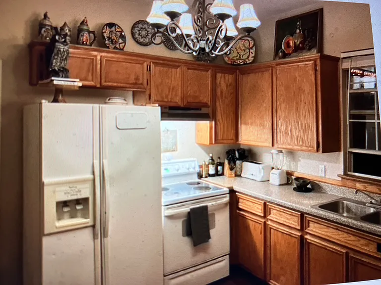 705 Blanco St — Photo 9