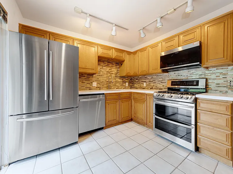 1106 Bellefield Park Ln — Photo 9