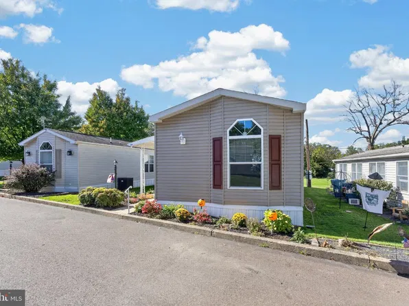 1033 Pine Cir, Telford, PA 18969
