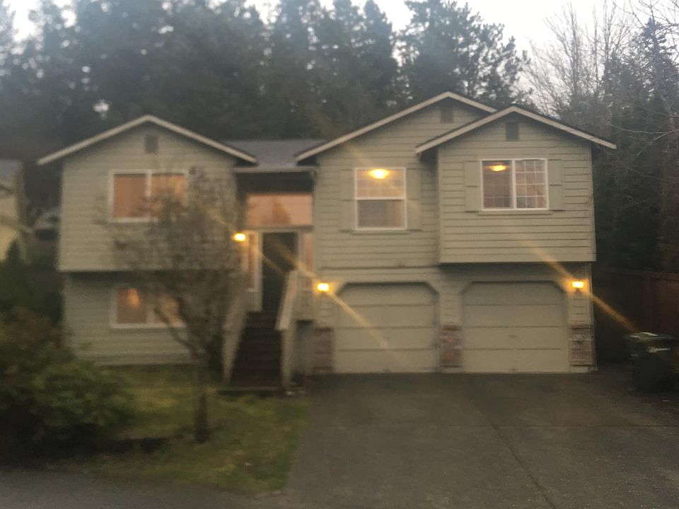 House located in a private easement with no traffic