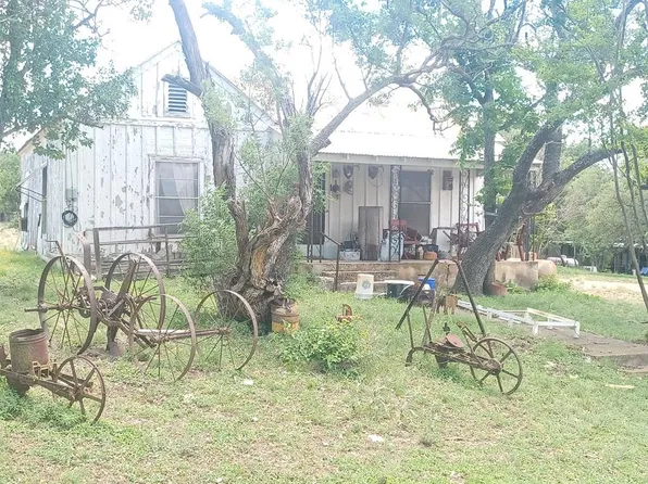 128 Country Ln, Kerrville, TX 78028