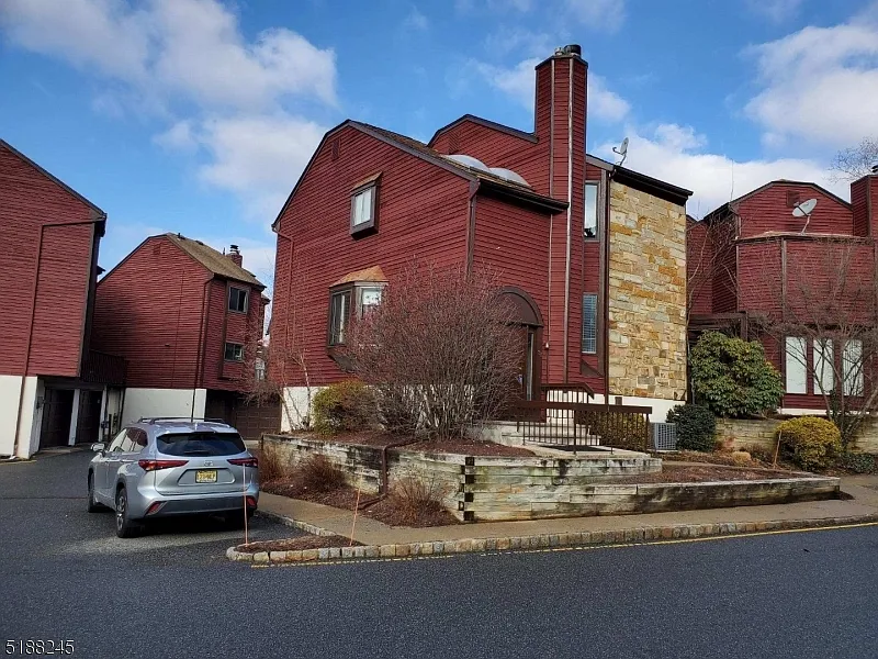 37 Kensington Ct photo 1
