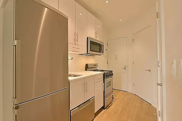 Rented by REAL New York | media 19