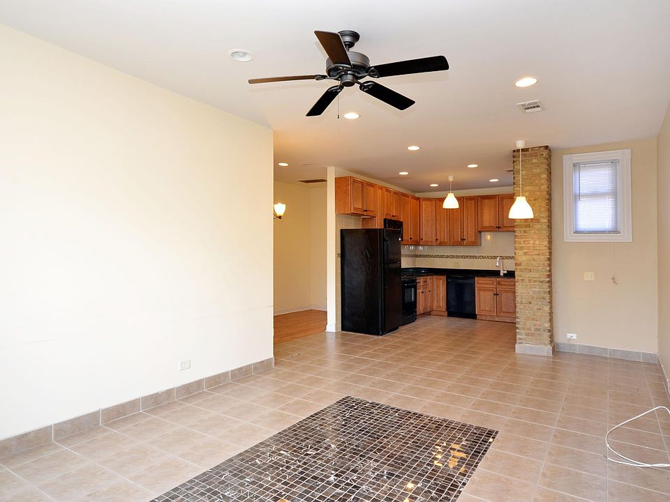 LIVING ROOM/KITCHEN