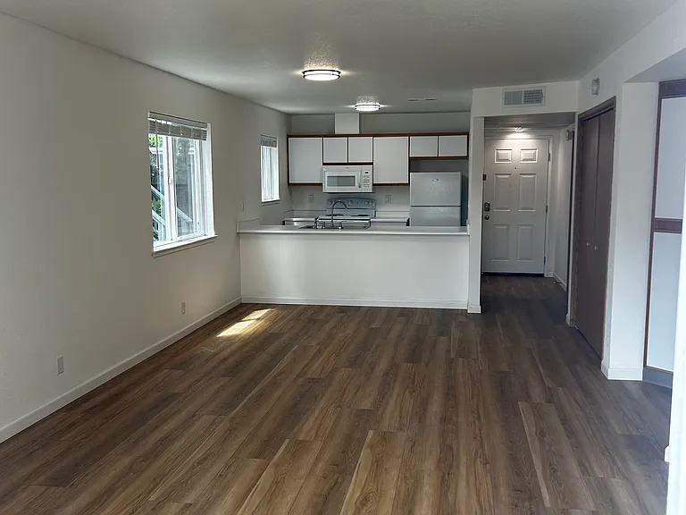 2010 Crater Lake Ave #B — Photo 5