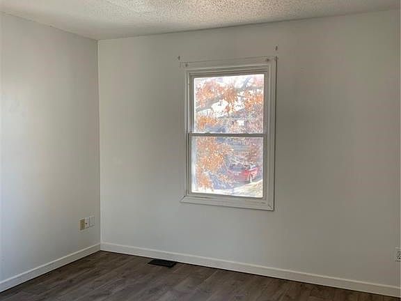 4th image of 8016/8018 NW 79th Ter