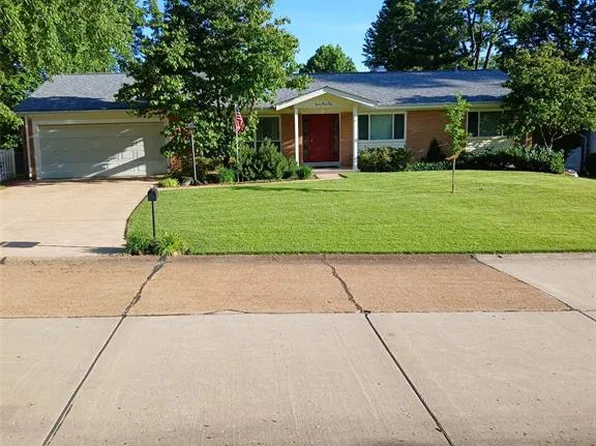 744 Bergerac Dr, Saint Louis, MO 63141