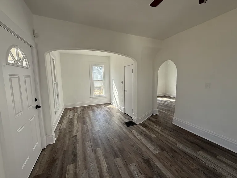 1719 SW Lane St — Photo 2