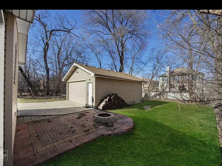 105 E Red Oak Ave — Photo 21