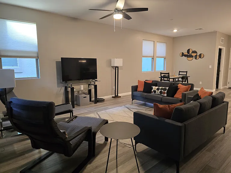 499 Fairview Hills St — Photo 4