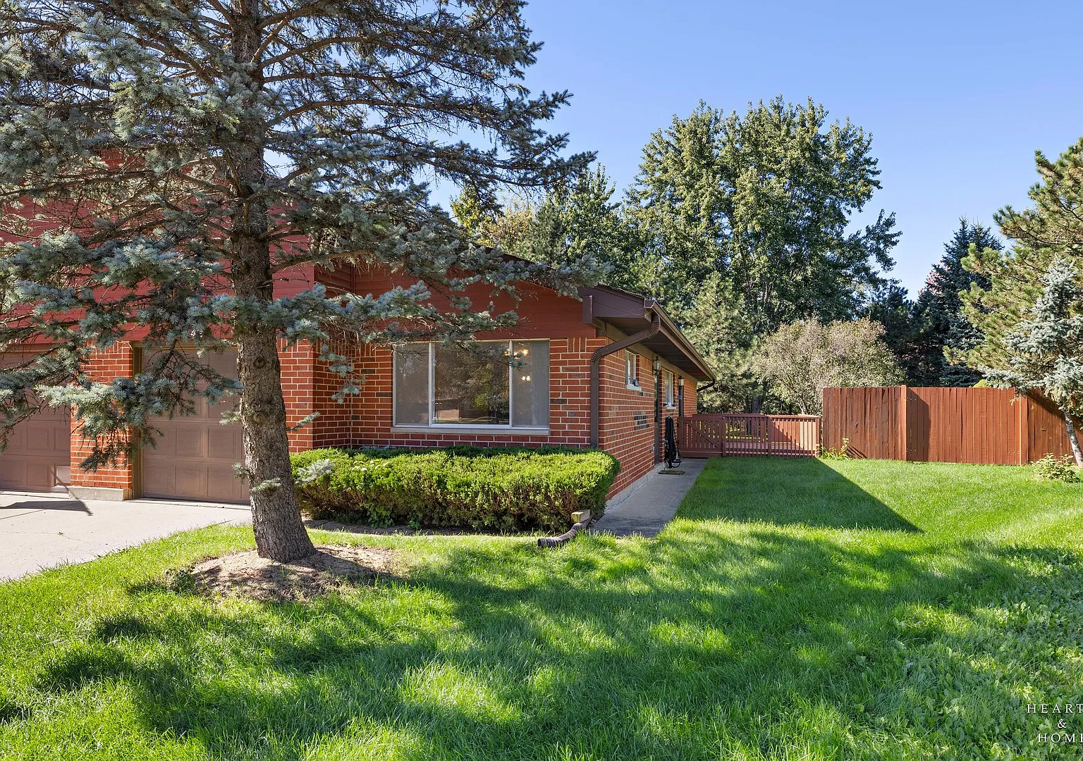3 bed, 1325 sqft, $2,395 — Photo 3