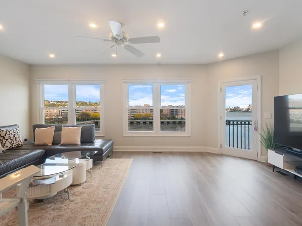 302 The Promenade image 4 of 48