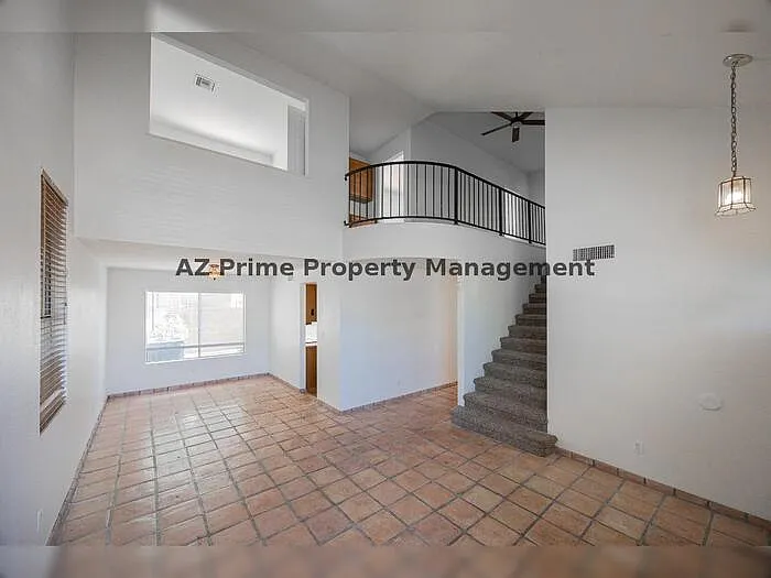 489 W Carmen St — Photo 4