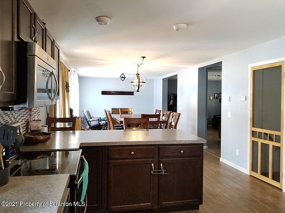 5th image of 121 Lilac Ln