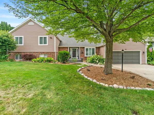 210 Scarborough Ct, Valparaiso, IN 46385