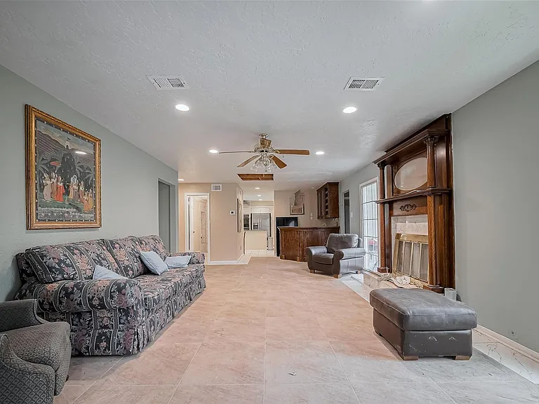 4015 Black Locust Dr — Photo 14