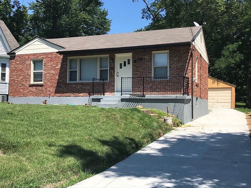 1st image of 2818 Wismer Ave