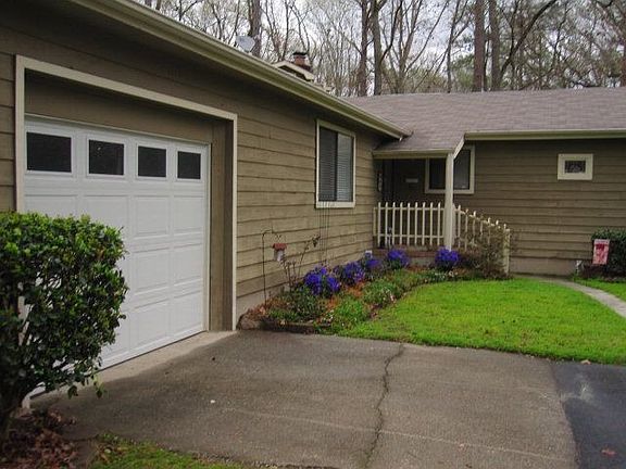 3rd image of 211 Scarborough Dr