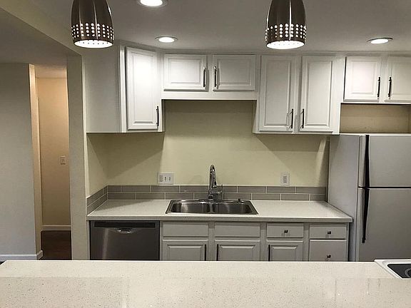 3rd image of 12531 NE 23rd Pl APT C1