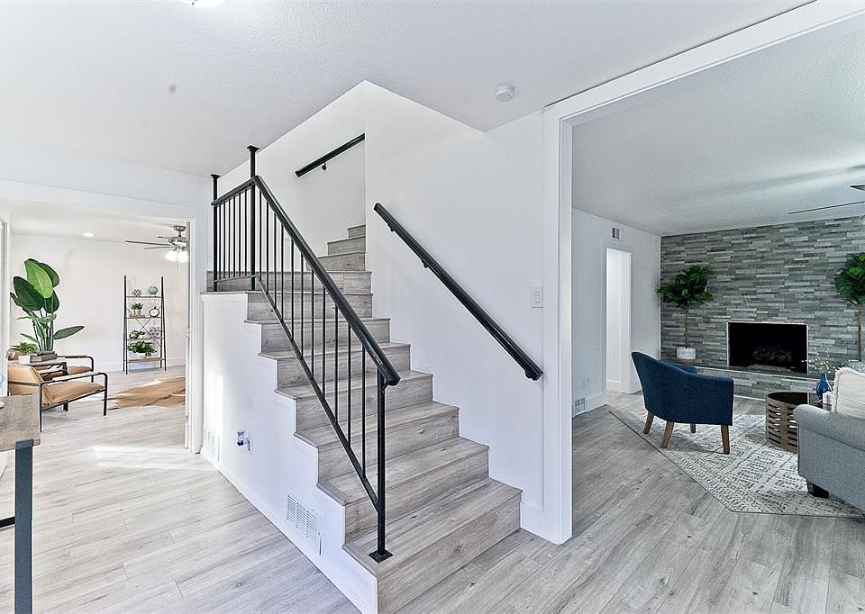 1st image of 7811 La Cosa Dr