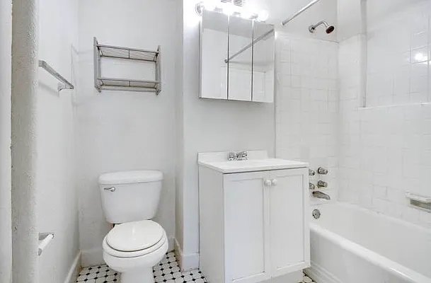 Rented by Oxford Property Group | media 10