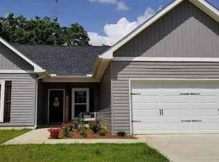 105 Gracebrook Ct, Headland, AL 36345